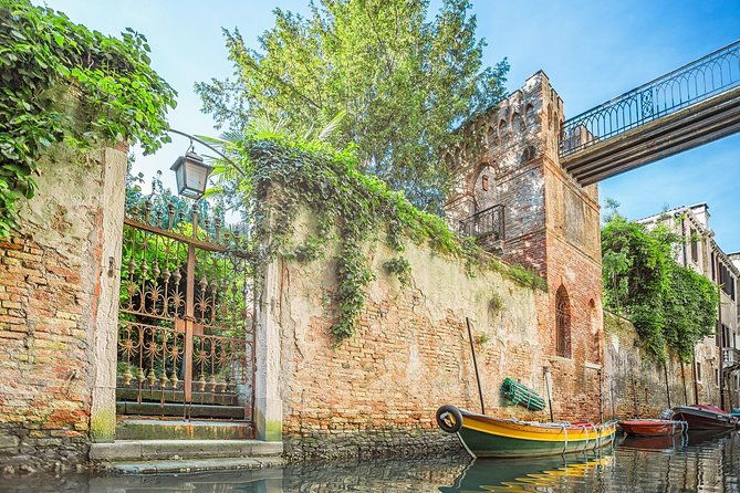 Venice: 60' Quick Kayak Tour with guide - The guide’s role: keeping you safe while sharing Venice up close