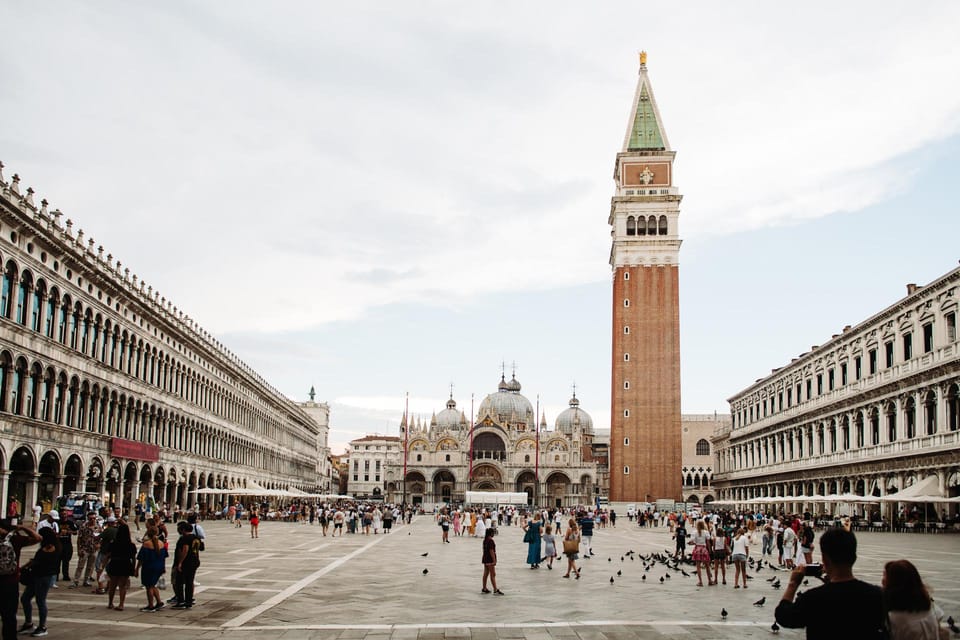 Venice: After-Hours St. Mark’s & Doge's Palace VIP Tour - When to see St. Mark’s Basilica: night lights vs day crowds