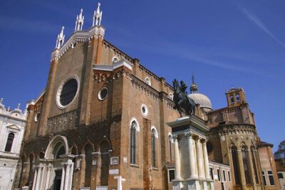 Venice Art and Architecture Private Walking Tour - Starting at Campo San Bartolomeo: your guide sets the scene fast