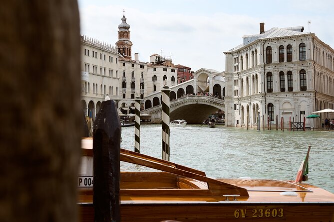 Venice Art Walking Tour with Gondola Ride - Gondola ride: included 30 minutes with a tight rhythm