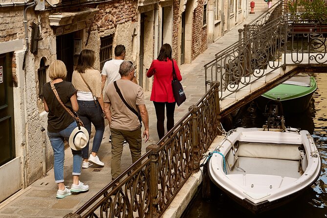 Venice Art Walking Tour with Gondola Ride - Small groups, real guides, and how the pacing feels