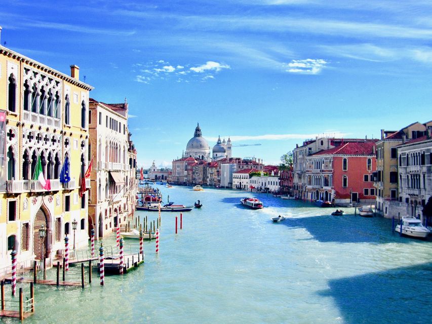 Venice: Basilica and Doge's Palace Tour with Gondola Ride - Gondola ride at 3:00 PM or 5:15 PM: what you’ll see from the water