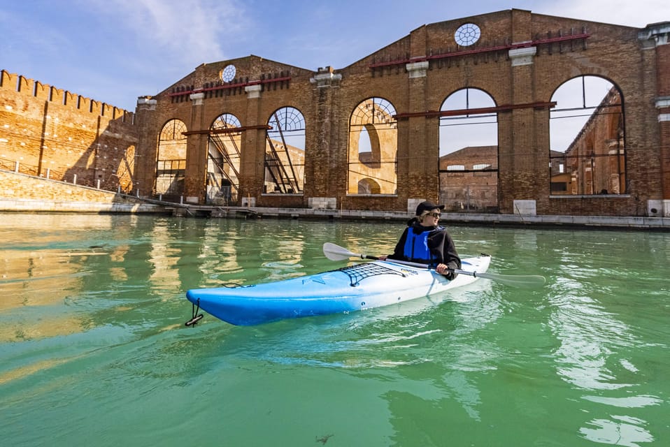 Venice Beginner's Kayak Tour in the Medieval Arsenal - Languages and Group Size: Comfort for New Paddlers