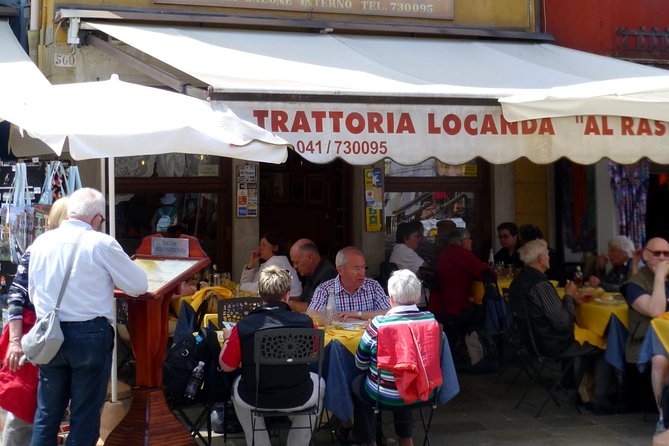 Venice: Boat Tour to Murano, Burano and Torcello with Fish Lunch - Timing and communication: The loudspeaker challenge and the no-wait rule