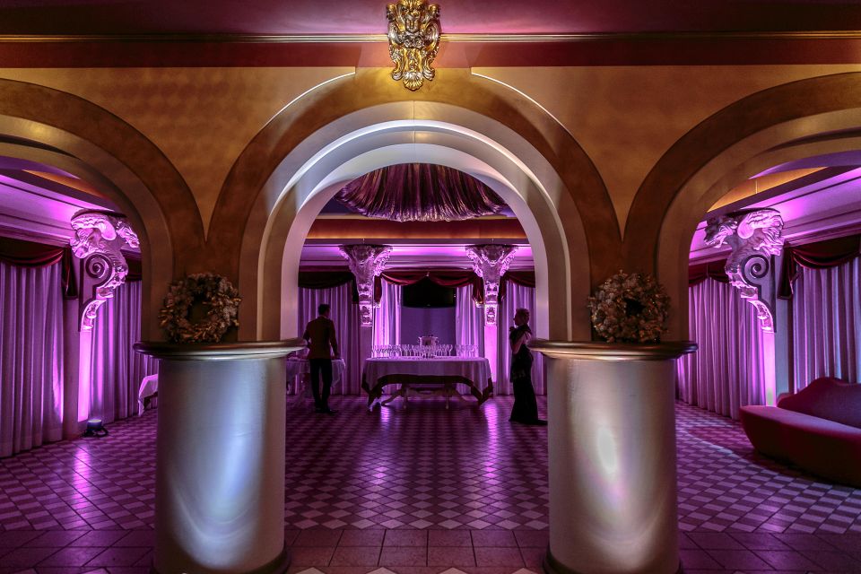Venice: Cabaret Dinner Show - Dress Code: Elegant Clothes, and Why It Changes the Vibe