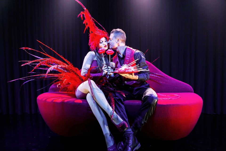 Venice: Cabaret Dinner Show - The 8 PM Arrival Ritual: Foyer Welcome, Masks, and Cloakroom Ease