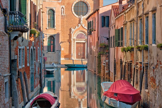 Venice City Center Exclusive Guided Walking Tour - Ponte de Chiodo and Palazzo Mastelli o del Cammello: small bridges, bigger stories