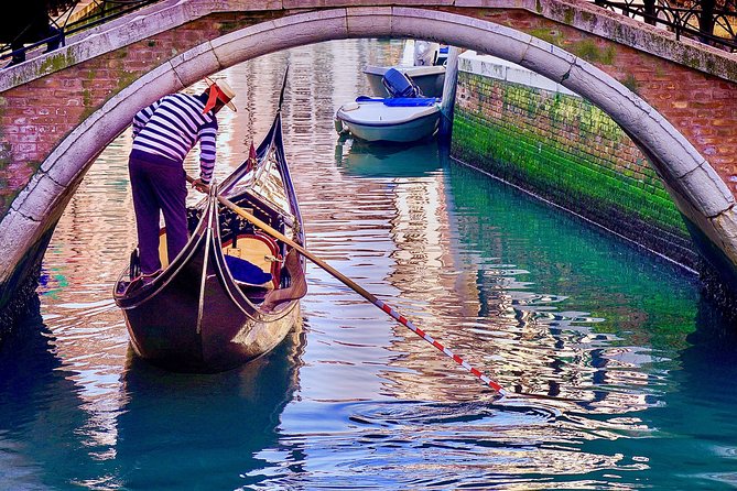 Venice: Classic 30-Minute Gondola Ride Through the Canals - Practical tips that make the ride smoother