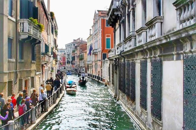 Venice Dinner Food Tour around Jewish Ghetto & Cannaregio Quarter - Meeting point, pacing, and what to wear on the canal streets