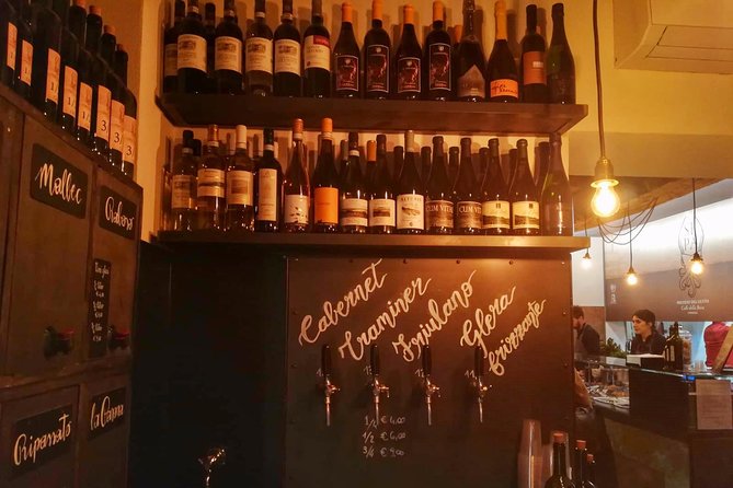 Venice Dinner Food Tour around Jewish Ghetto & Cannaregio Quarter - Walking into Ghetto Ebraico: rabbi’s house and synagogue sights