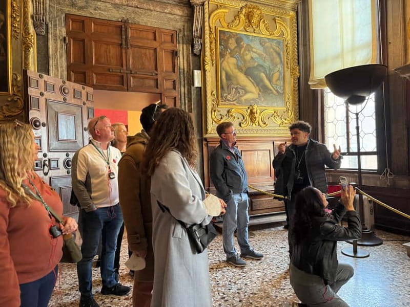 Venice: Doge Palace Guided Tour & Secret Itineraries Option - History Gallery VR: the fun closer that adds context fast
