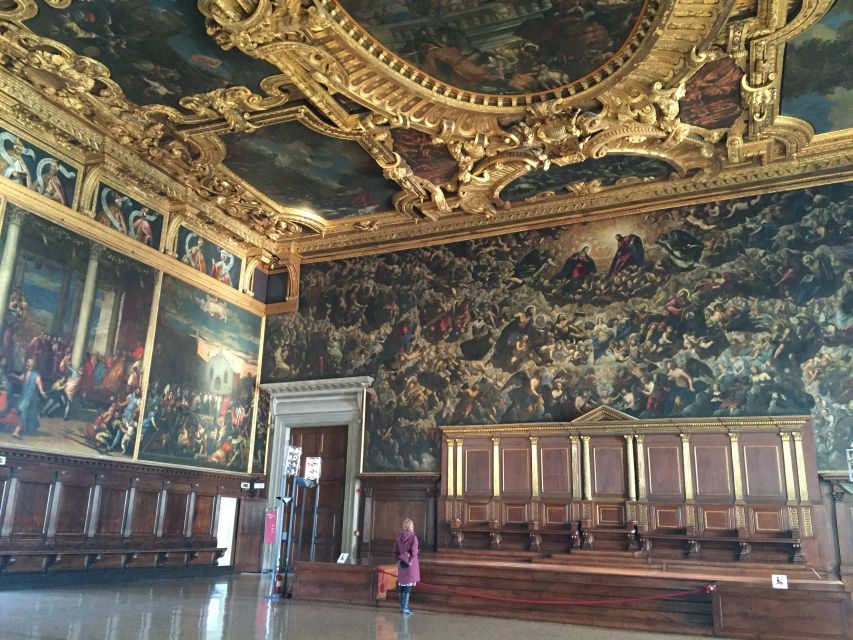 Venice: Doge's Palace and Basilica Tour with Gondola Ride - Gondola Ride Under the Bridge of Sighs: The Relaxing Payoff at 3:00 pm