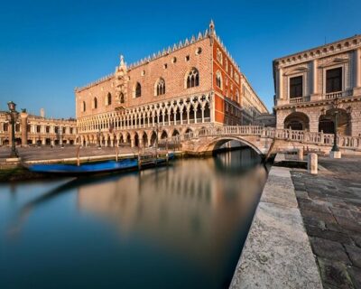 Venice Doge's Palace & Prisons Tour - Entering the Scala dei Giganti courtyard: the “giant staircase” moment
