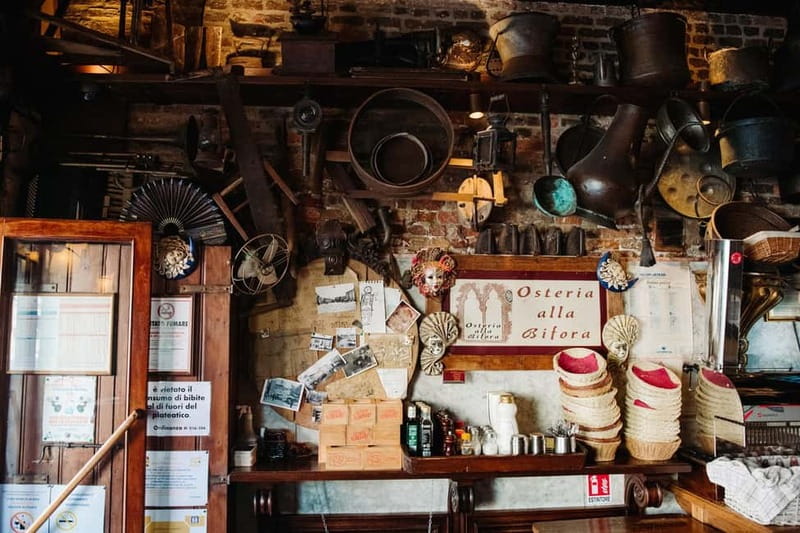 Venice: Eat & Drink Like a Local – Evening Cicchetti Tour - Where the guide makes a difference (Ludovica, Daria, and real-world pacing)