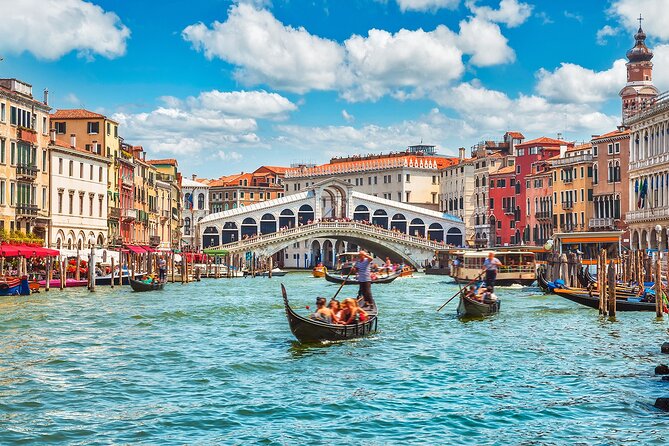 Venice: Enchanting City Walk & Majestic Gondola Glide! - Meeting at Piazza San Marco Area, and Why Arriving Early Matters