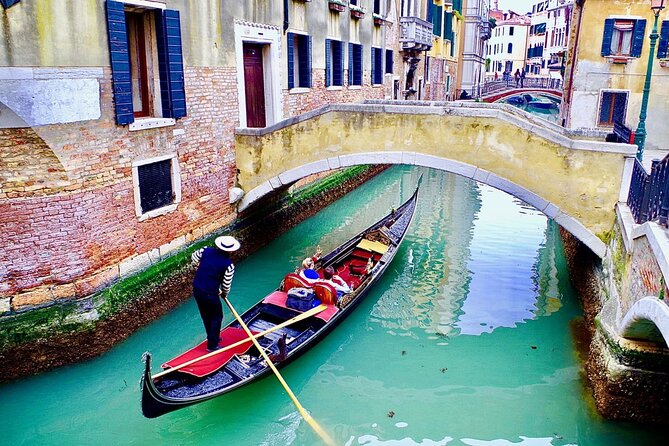 Venice: Enchanting City Walk & Majestic Gondola Glide! - Rialto Bridge: Getting Your Bearings Over the Grand Canal