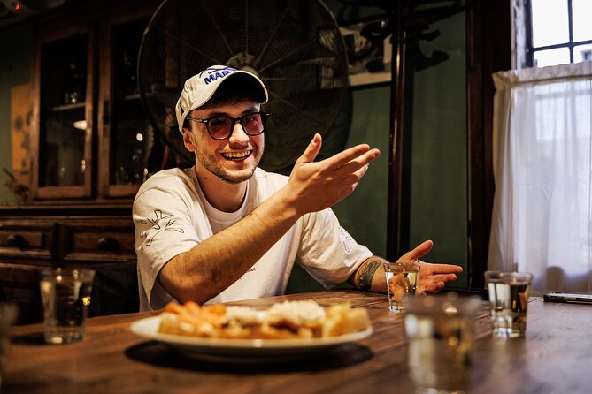 Venice Evening Food Tour: Bites, Drinks & Sit-Down Dinner - Stop 2: Strada Nova for fish cicchetti and an ombra wine