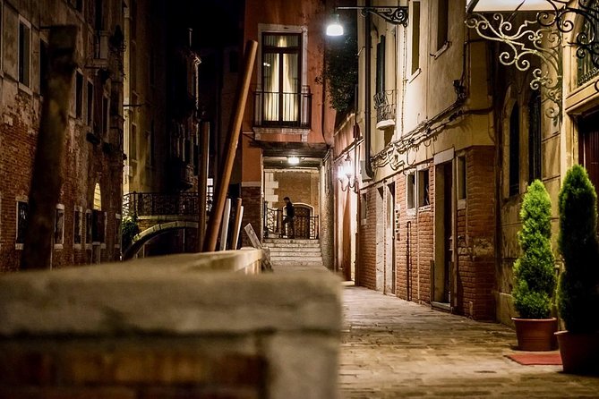 Venice Ghost & Legends Walking City Tour - Stop 2: Basilica dei Santi Giovanni e Paolo (San Zanipolo) and lagoon legends