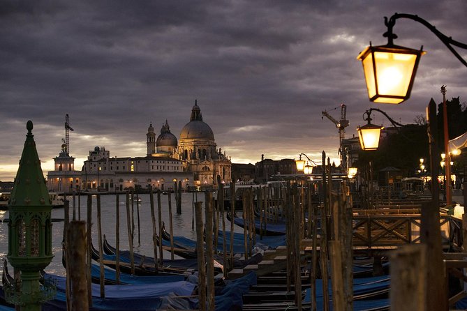 Venice Ghost & Legends Walking City Tour - Small-group strategy: staying together in Venice