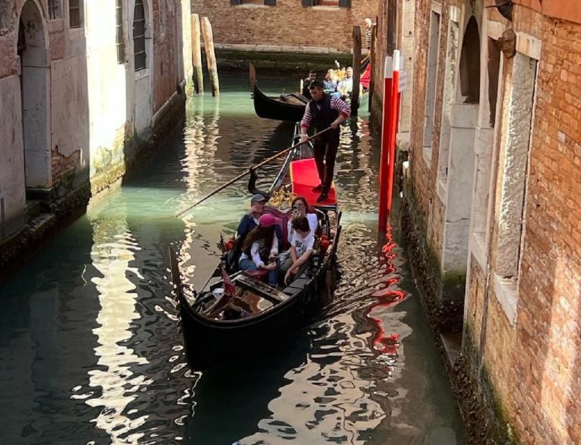 Venice: Grand Canal by Gondola with Live Commentary - Gondola Gallery: The Part That Helps You Notice the Boat