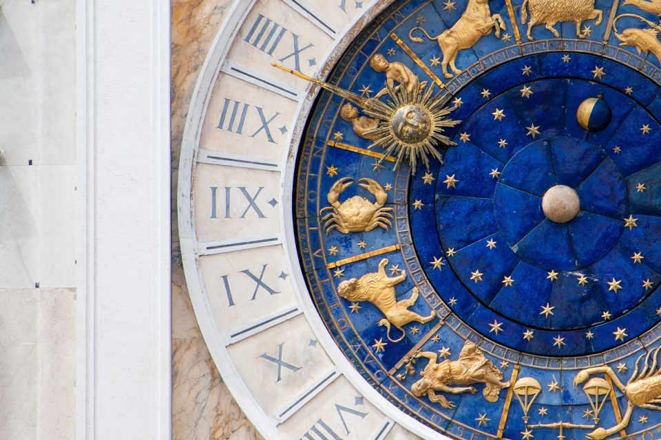Venice: Guided Walking Tour with skip-the-line tickets - What makes the guide experience feel worth it (Elizabeth and the audio receivers)