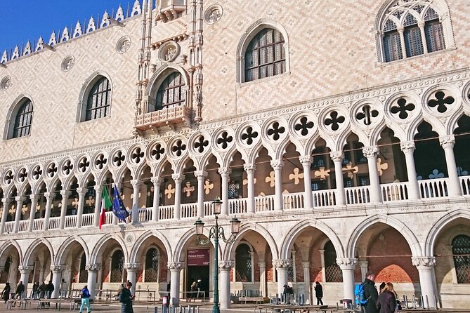 Venice highlights and hidden gems Small Group walking tour - Meeting Point and How the Tour Route Flows