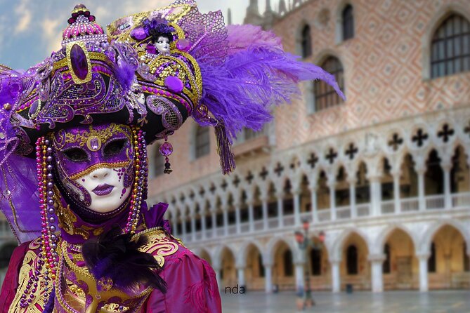 Venice Highlights Self Guided Scavenger Hunt and Walking Tour - Rialto Bridge: when the route turns iconic