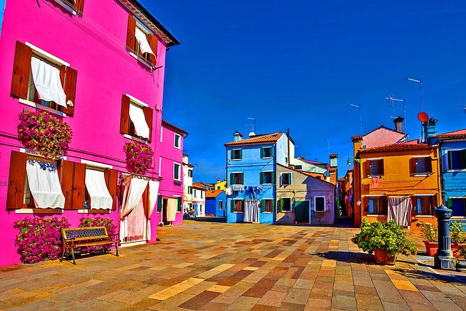 Venice Islands Cruise: Murano Glass, Rainbow Burano & Torcello - Boat comfort, meeting points, and the sound reality check