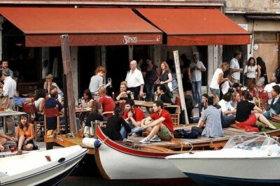Venice: Jewish Ghetto & Cannaregio Area Food Tour: Pasta Wine Gelato and More! - Ghetto Ebraico: A Short Intro That Sets the Tone