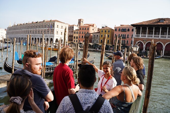 Venice Like a Local: Food, Wine & Spritz Tour with Traghetto Ride - The traghetto crossing: a Grand Canal moment that feels local
