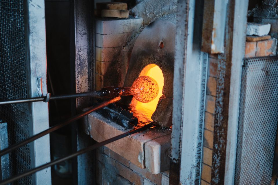 Venice: Murano & Burano Panoramic Boat Tour w/ Glassblowing - The Narration: Multilingual Help, Megaphone Reality