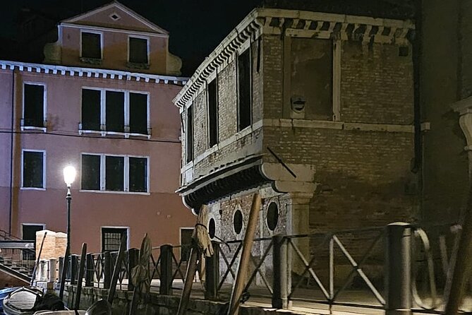 Venice Night Boat Tour from Zattere - Castello on the calmer canals: Rio dei Greci and Rio di San Francesco