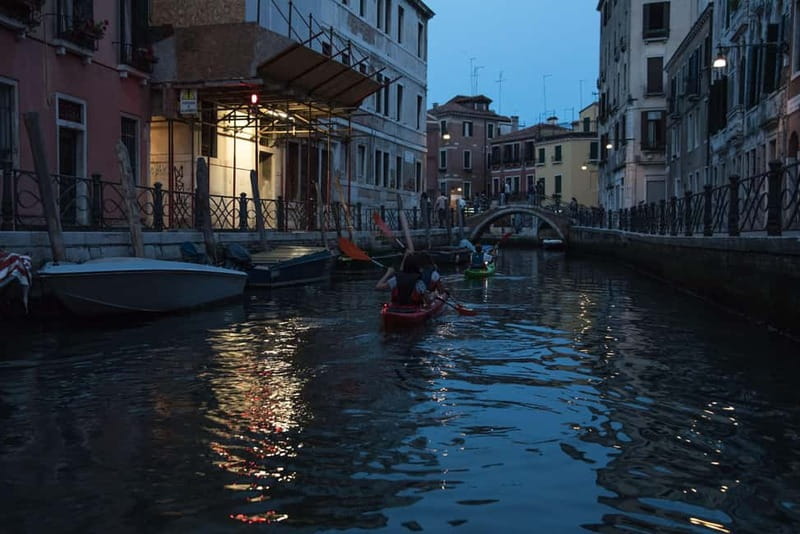 Venice: Night + Sunset Kayak Tour Kayak in the Canals - What you actually do during the 100 minutes