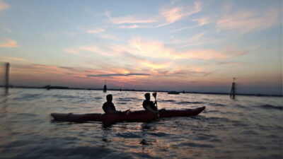 Venice: Night + Sunset Kayak Tour Kayak in the Canals - Getting there: meeting at Calle Brazzo (and not getting lost)