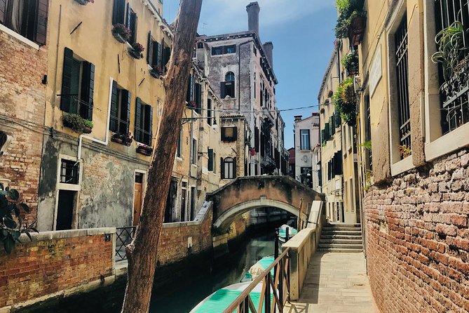 Venice Off the Beaten Path: Private Tour in Venice with a Local - Lucia’s Local Style: Art Historian + Humor + Visual Aids