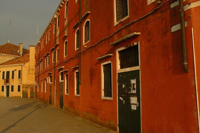 Venice Photography Walking Tour with Private Guide - Daytime vs sunset: how to choose your best light