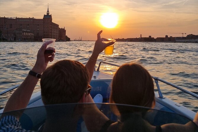 Venice : Private Boat Tour of the Venice Lagoon - Tips That Make Your Hour More Enjoyable