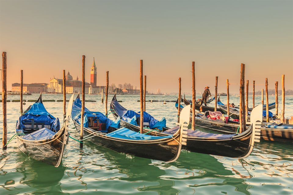 Venice: Private Gondola Cruise for up to 5 Passengers - Common Snags: Busy Canals, Shorter Runs, and Finding the Desk