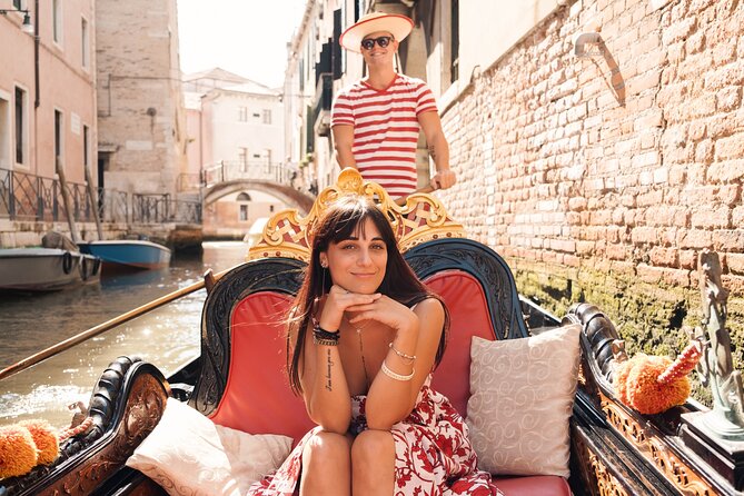 Venice Professional Photoshoot (up to 6 people included) - Where you meet: Chiesa di San Zaccaria (San Zaccaria area)