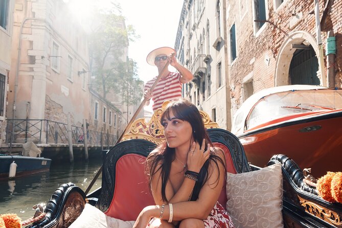 Venice Professional Photoshoot (up to 6 people included) - St. Mark’s Square and canal scenery: getting the Venice vibe, not just your face