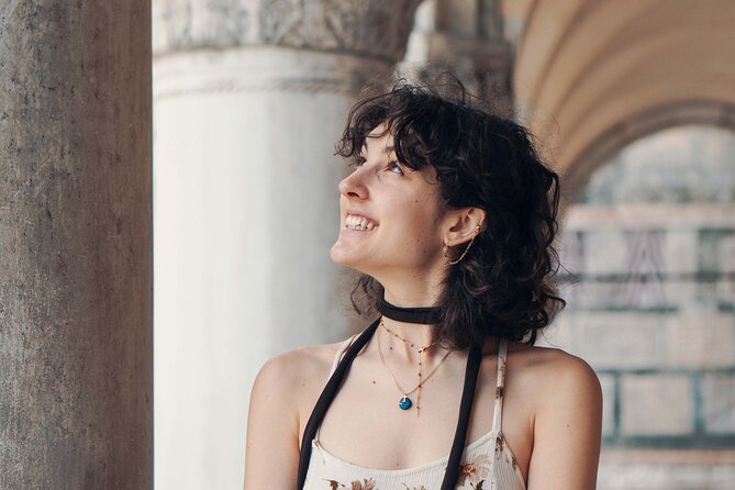 Venice Professional Photoshoot (up to 6 people included) - Posing help that feels normal (and not awkward)