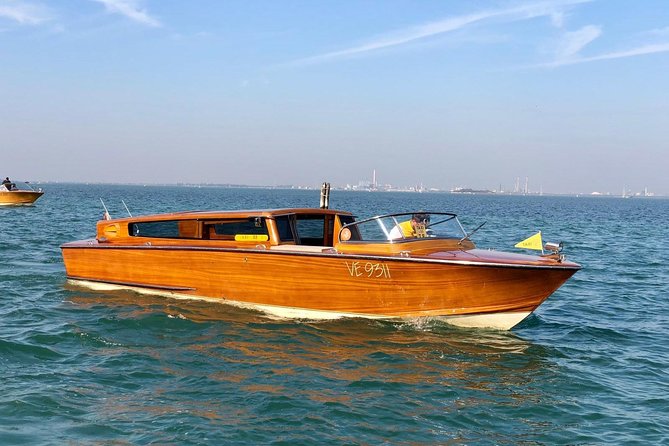 Venice S.Lucia Station to Venice Hotels or viceversa - Private Transfer for Up to Seven: Comfort for Families and Groups
