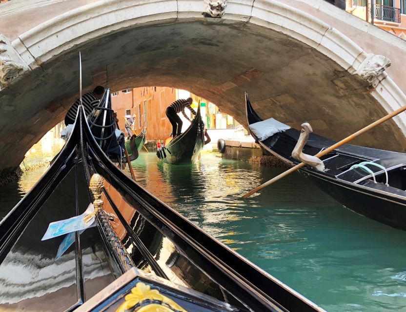 Venice: Shared Gondola Ride - The No-Commentary Factor: How to Enjoy It Anyway