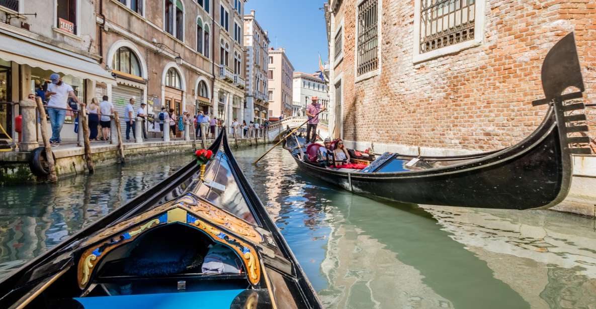 Venice: Shared Gondola Ride Across the Grand Canal - Queue, boarding, and the vibe on a shared gondola