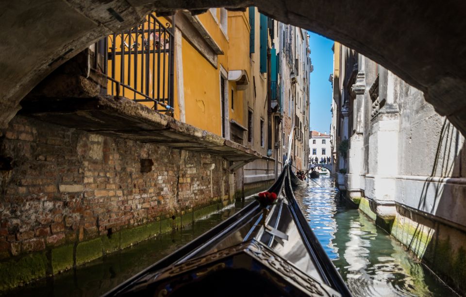 Venice: Shared Gondola Ride Across the Grand Canal - What you’re really paying for on a $46 shared gondola