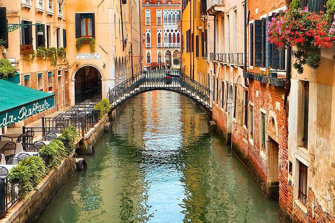 Venice Sightseeing Walking Tour with a Local Expert - Getting Your Bearings: Campiello dei Squelini to San Marco