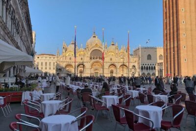 Venice Skip the line of San Mark Basilica and Doge's Palace Tour - St. Mark’s Basilica: how the domes and gold show two styles at once