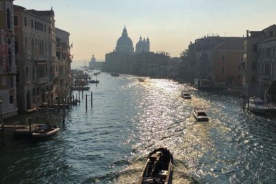Venice Small Group Walking Tour with St. Mark's Basilica Terrace - Chiesa di San Giacomo di Rialto: first stop, first stories