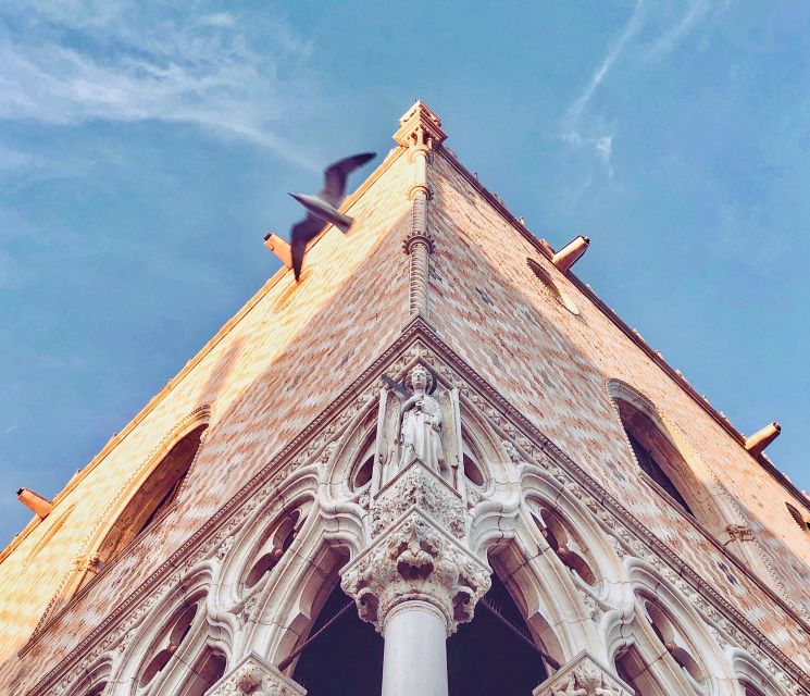 Venice: St Mark's Basilica, Doge's Palace, and Gondola Ride - Avoiding the crowd crush: how the guide changes the pacing