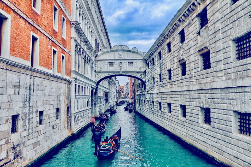 Venice: St Mark's Basilica, Doge's Palace, and Gondola Ride - The gondola ride from San Moisè Square: calm water and quick magic